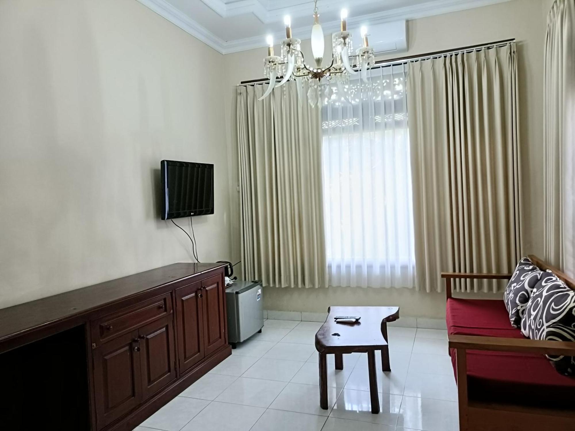Ngetis Home Stay Санур Экстерьер фото