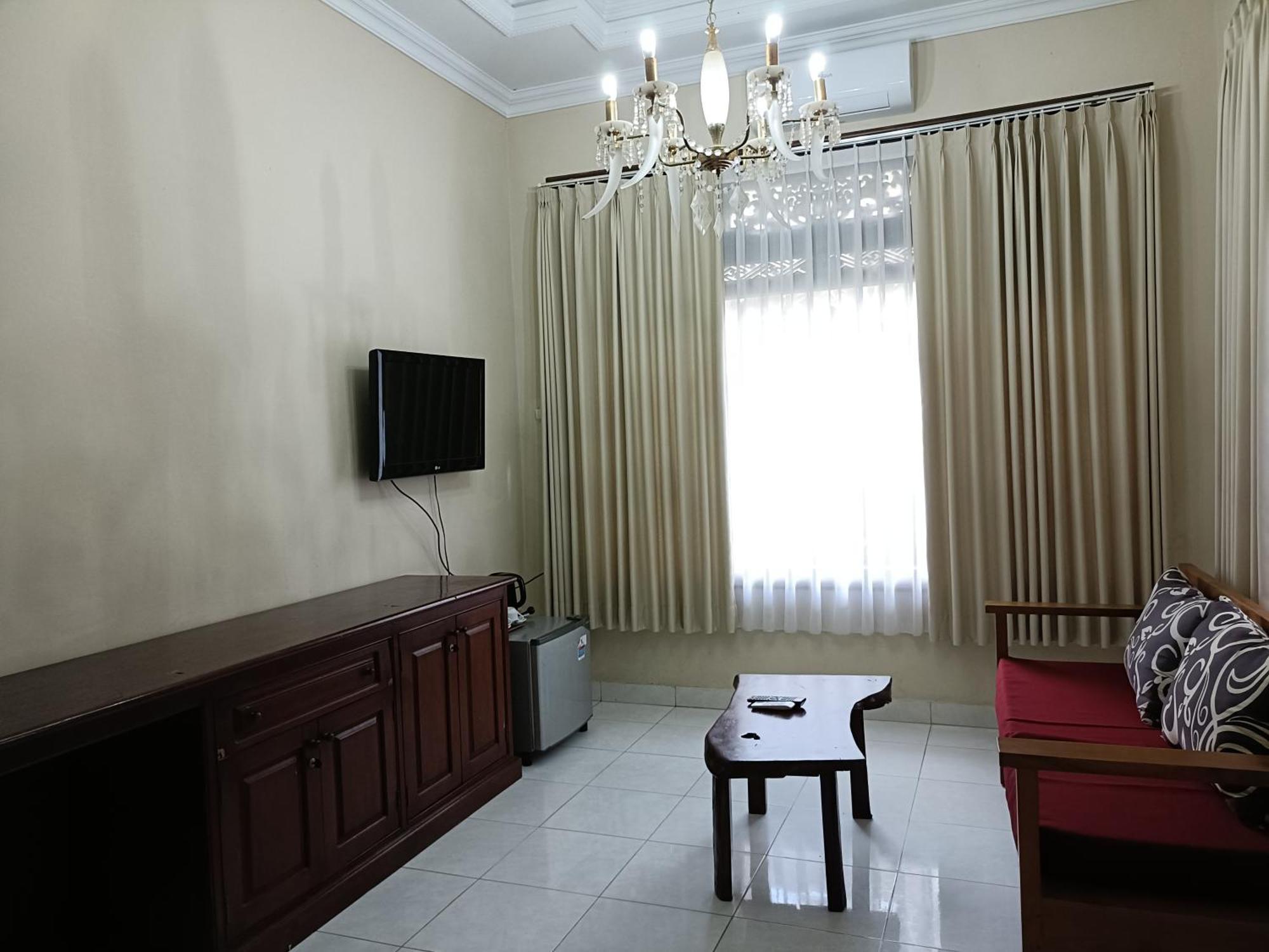 Ngetis Home Stay Санур Экстерьер фото